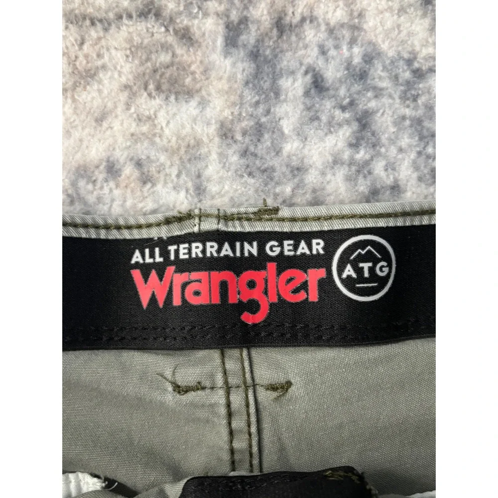WRANGLER ATG All Terrain Gear Relaxed Cargo Pant Size 34x31 Green Hiking Outdoor